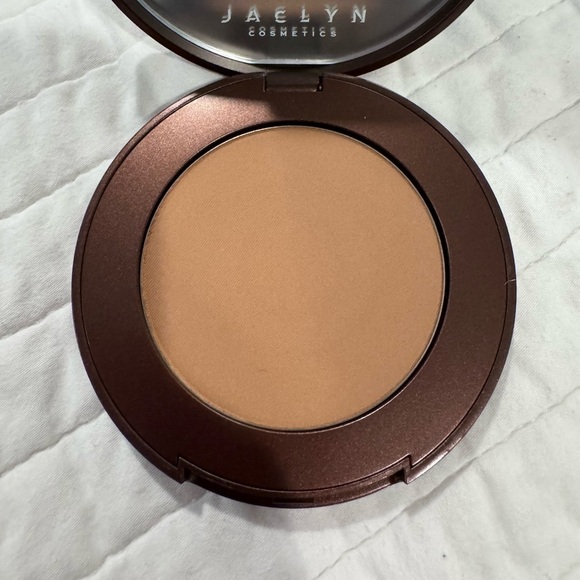 Jacklyn Hill Cosmetics bronzer in shade Vitamin D - Picture 1 of 3